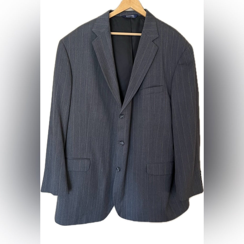 Men’s Stafford gray pinstripe suit jacket size 54R new with tags